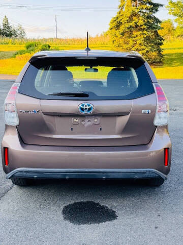 2015 Toyota Prius v Four