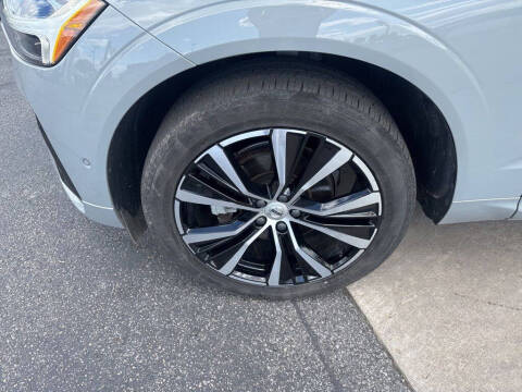2024 Volvo XC60 B5 Plus Dark Theme