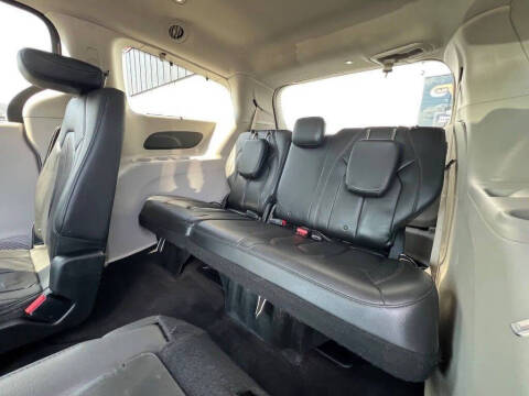 2017 Chrysler Pacifica Touring-L