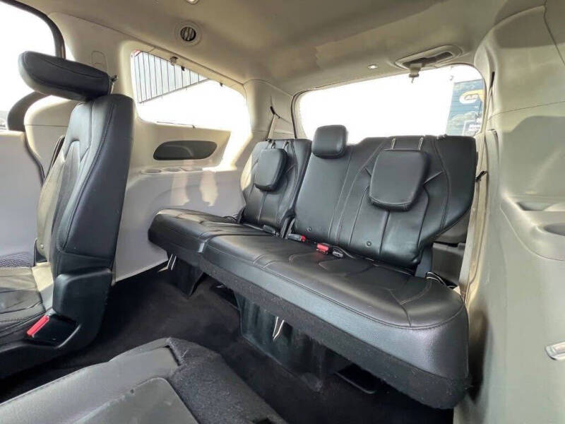 2017 Chrysler Pacifica Touring-L