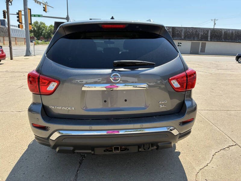 2017 Nissan Pathfinder SL