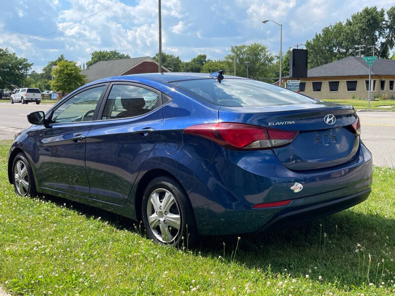 2016 Hyundai Elantra null photo 4