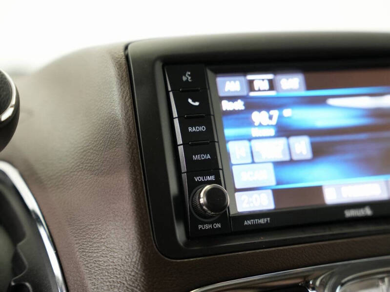 2014 Chrysler Town and Country Touring-L