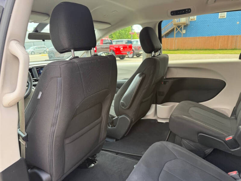 2020 Chrysler Voyager LX