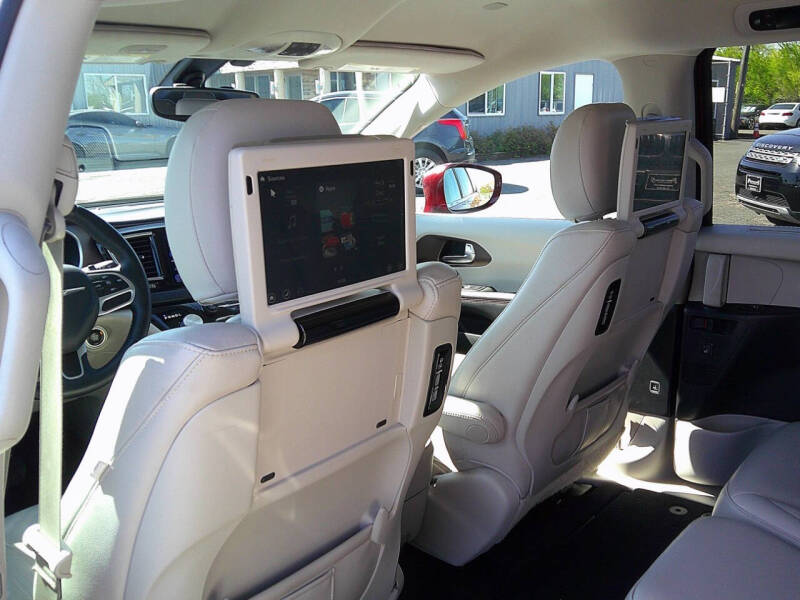 2017 Chrysler Pacifica Touring-L Plus