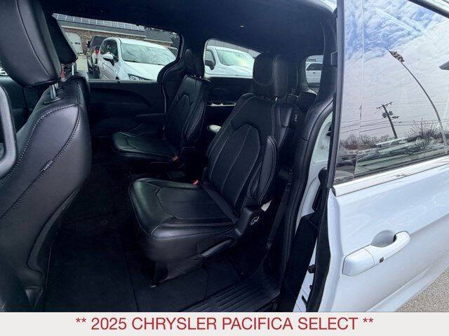 2025 Chrysler Pacifica Select
