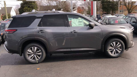 2025 Nissan Pathfinder SL