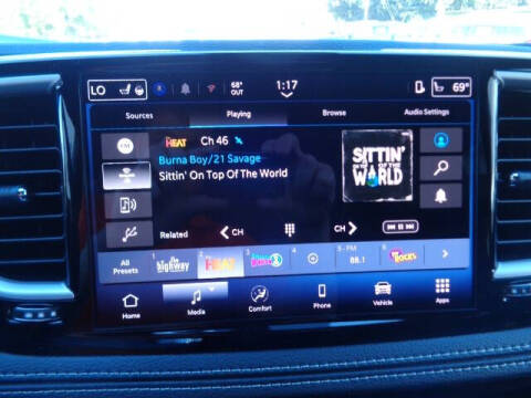 2027 Chrysler Pacifica Select