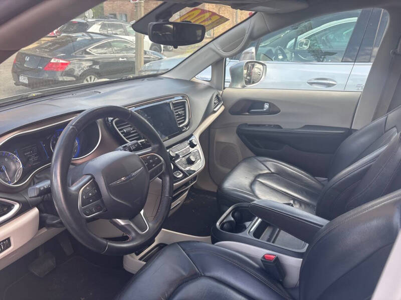 2017 Chrysler Pacifica Touring-L