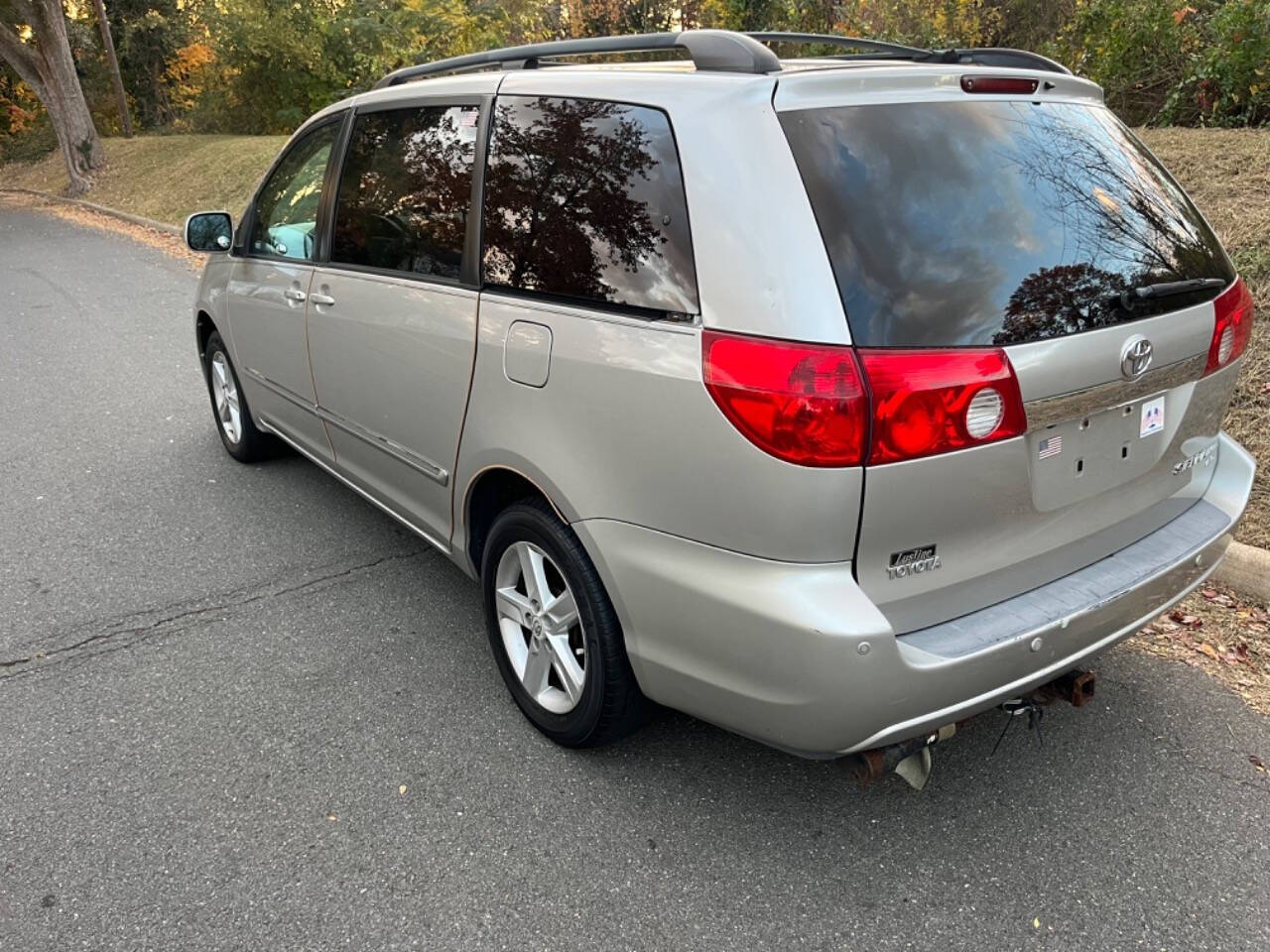 2006 Toyota Sienna for sale at Honesty Auto Sales in Fredericksburg, VA