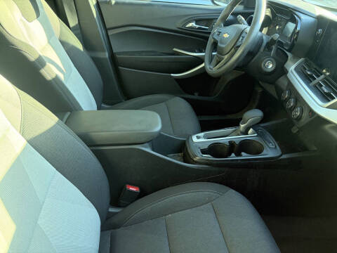 2025 Chevrolet Trax LS