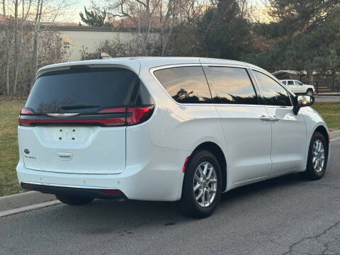 2023 Chrysler Pacifica Touring