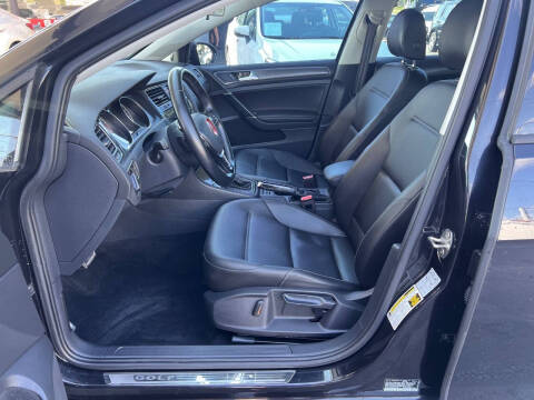 2018 Volkswagen Golf TSI SE