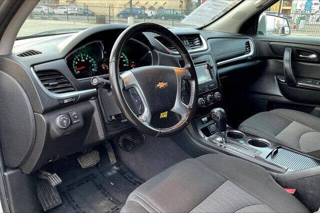 2017 Chevrolet Traverse 1LT photo 14