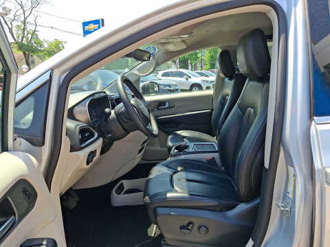 2023 Chrysler Pacifica Touring L