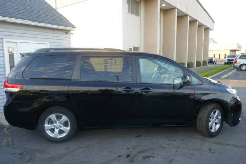 2013 Toyota Sienna LE 8-Passenger