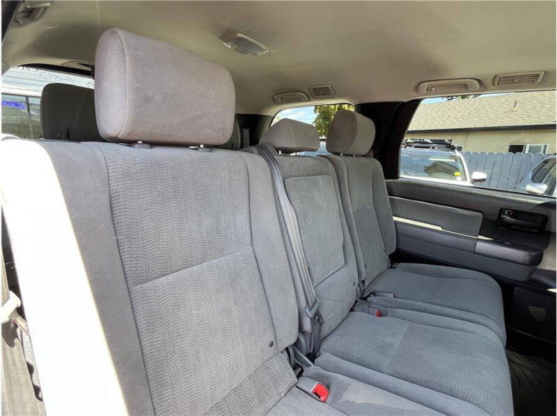 2016 Toyota Sequoia SR5