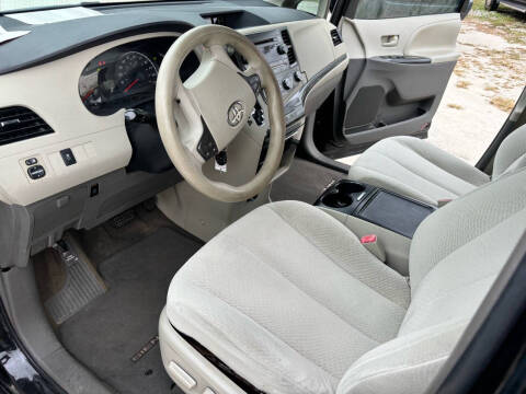 2012 Toyota Sienna LE 7-Passenger