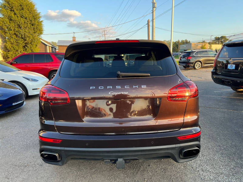 2017 Porsche Cayenne Platinum Edition