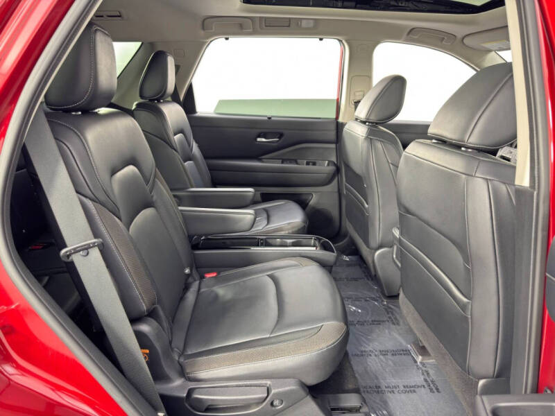 2022 Nissan Pathfinder SL