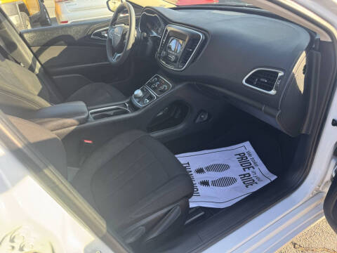 2016 Chrysler 200 LX