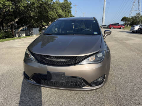2018 Chrysler Pacifica Touring Plus