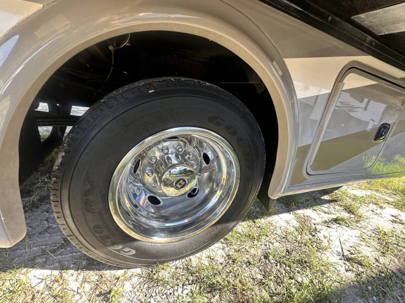 2015 Thor Motor Coach Hurricane