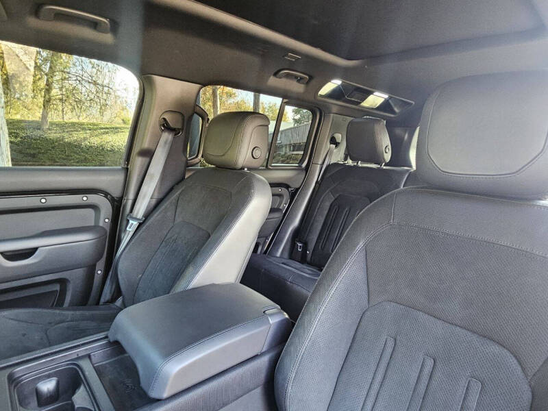 2024 Land Rover Defender 110 V8 P525