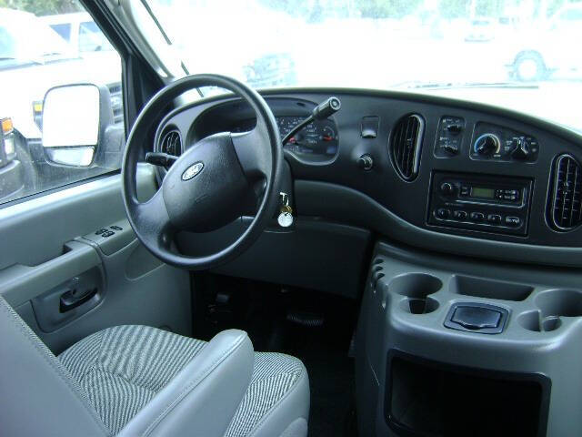 2004 Ford E-Series E-150 XL