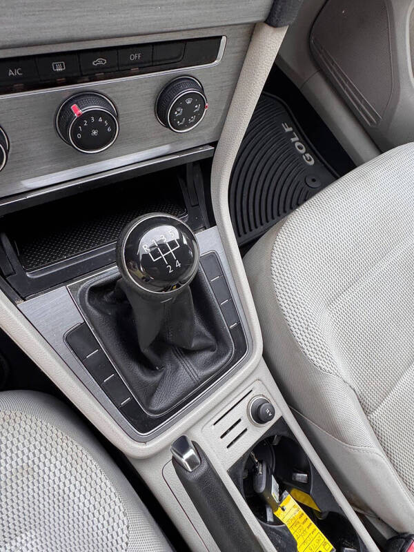 2016 Volkswagen Golf TSI