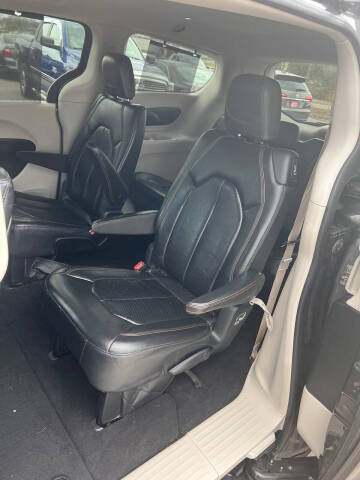 2017 Chrysler Pacifica Touring-L Plus