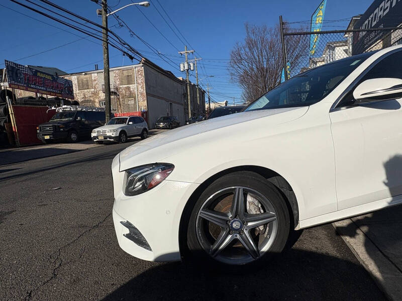 2017 Mercedes-Benz E-Class E300 photo 2