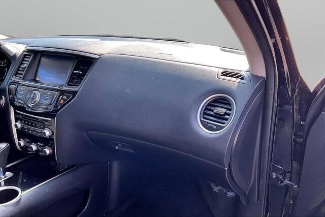 2020 Nissan Pathfinder SV