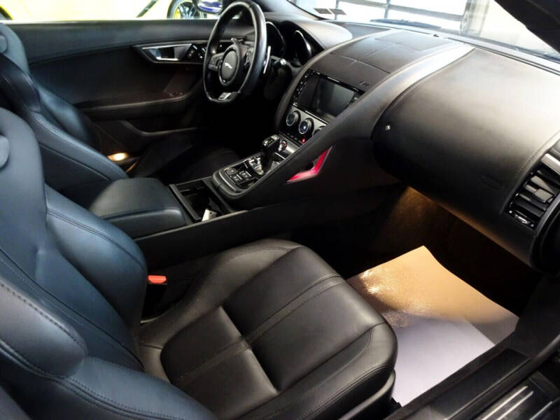 2017 Jaguar F-TYPE R