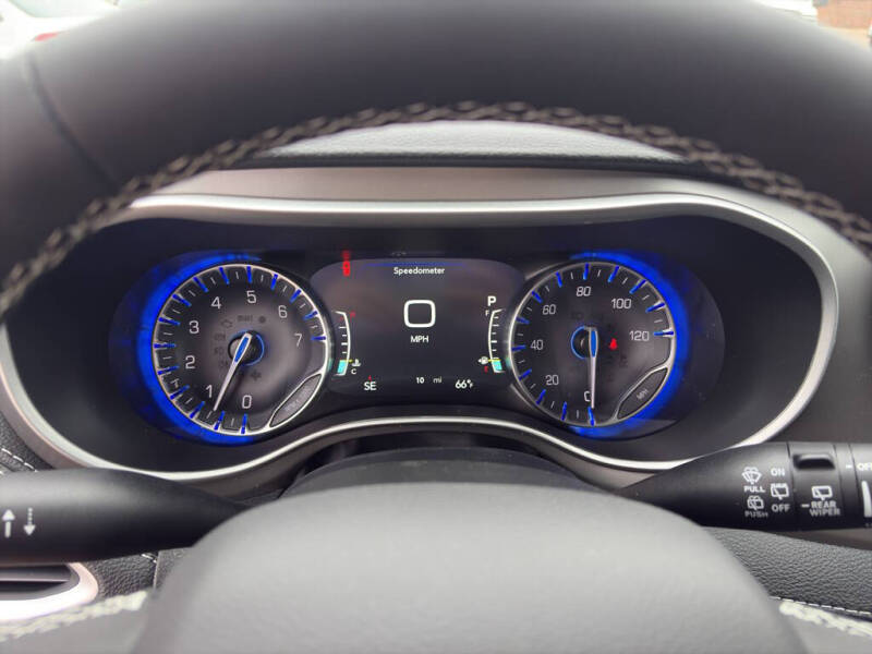 2027 Chrysler Pacifica Select