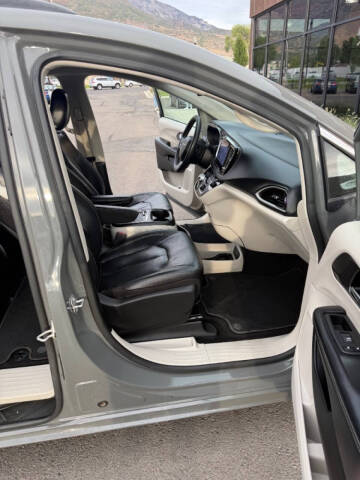 2022 Chrysler Pacifica Touring L