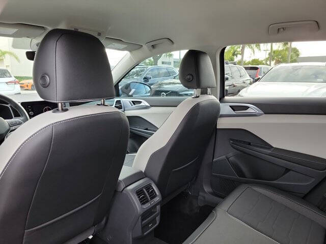 2025 Volkswagen Taos SE