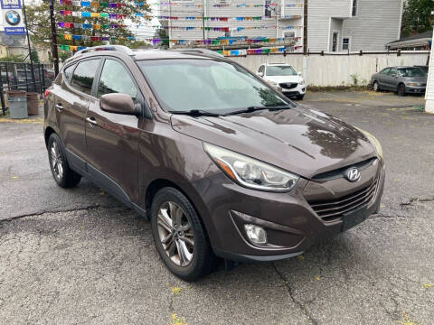 2015 Hyundai Tucson for sale at B & M Auto Sales INC in Elizabeth NJ