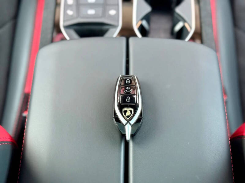 2024 Lamborghini Urus S