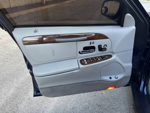 2002 Lincoln Town Car Signature