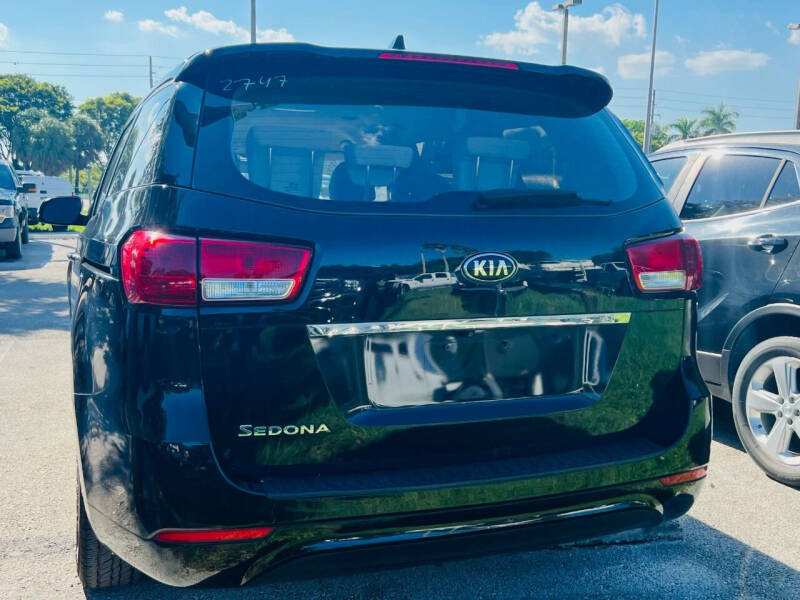 2016 Kia Sedona L