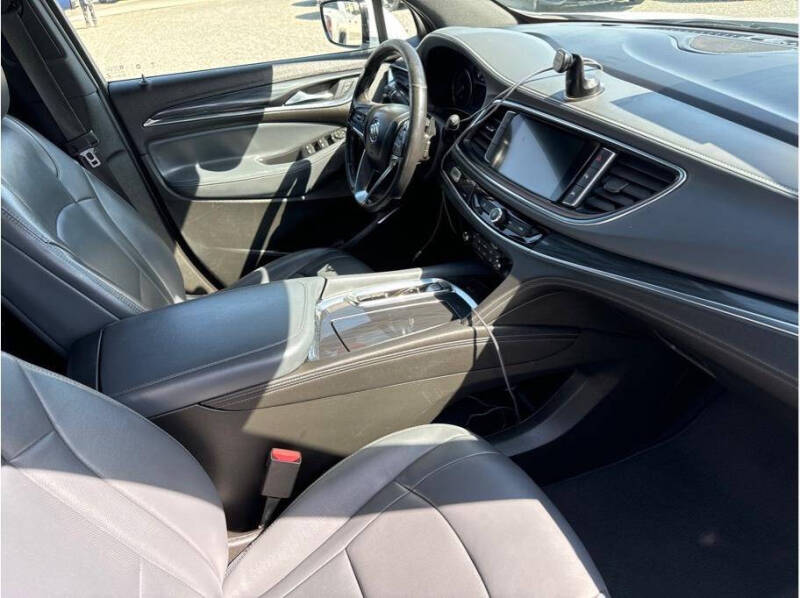 2022 Buick Enclave Essence