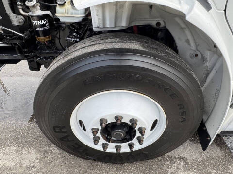 2015 Freightliner M2 106