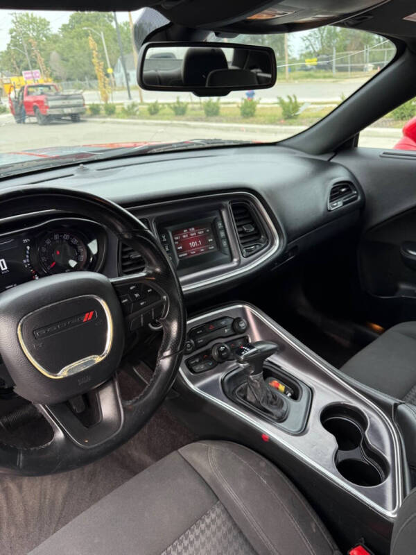 2017 Dodge Challenger SXT Plus