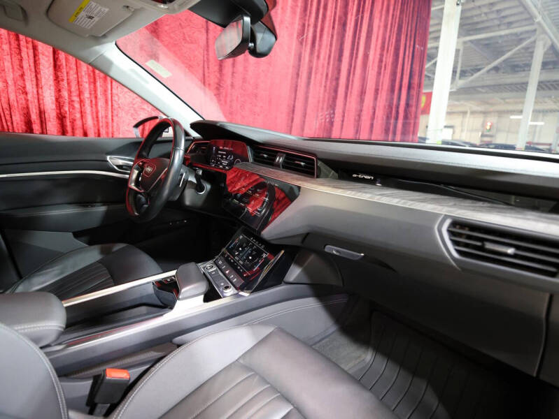 2021 Audi e-tron quattro Premium