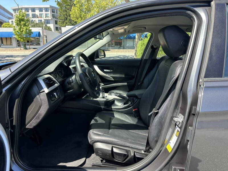2017 BMW 3 Series 320i
