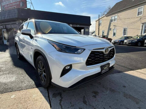 2022 Toyota Highlander LE