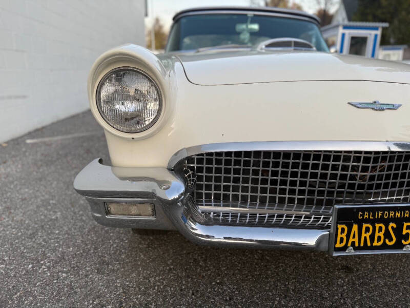 1957 Ford Thunderbird