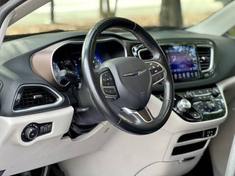 2017 Chrysler Pacifica Touring-L