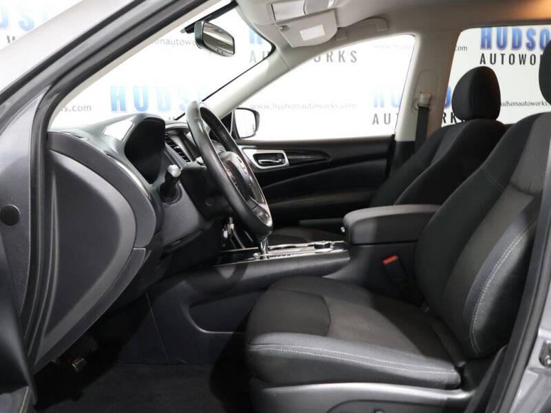 2020 Nissan Pathfinder SV